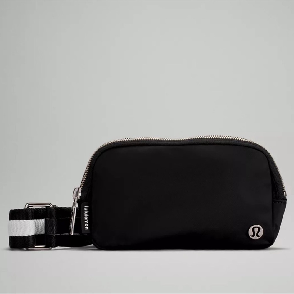 Lululemon Everywhere Crossbody Bag